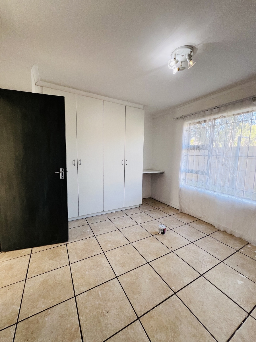 2 Bedroom Property for Sale in Sea Breeze Western Cape